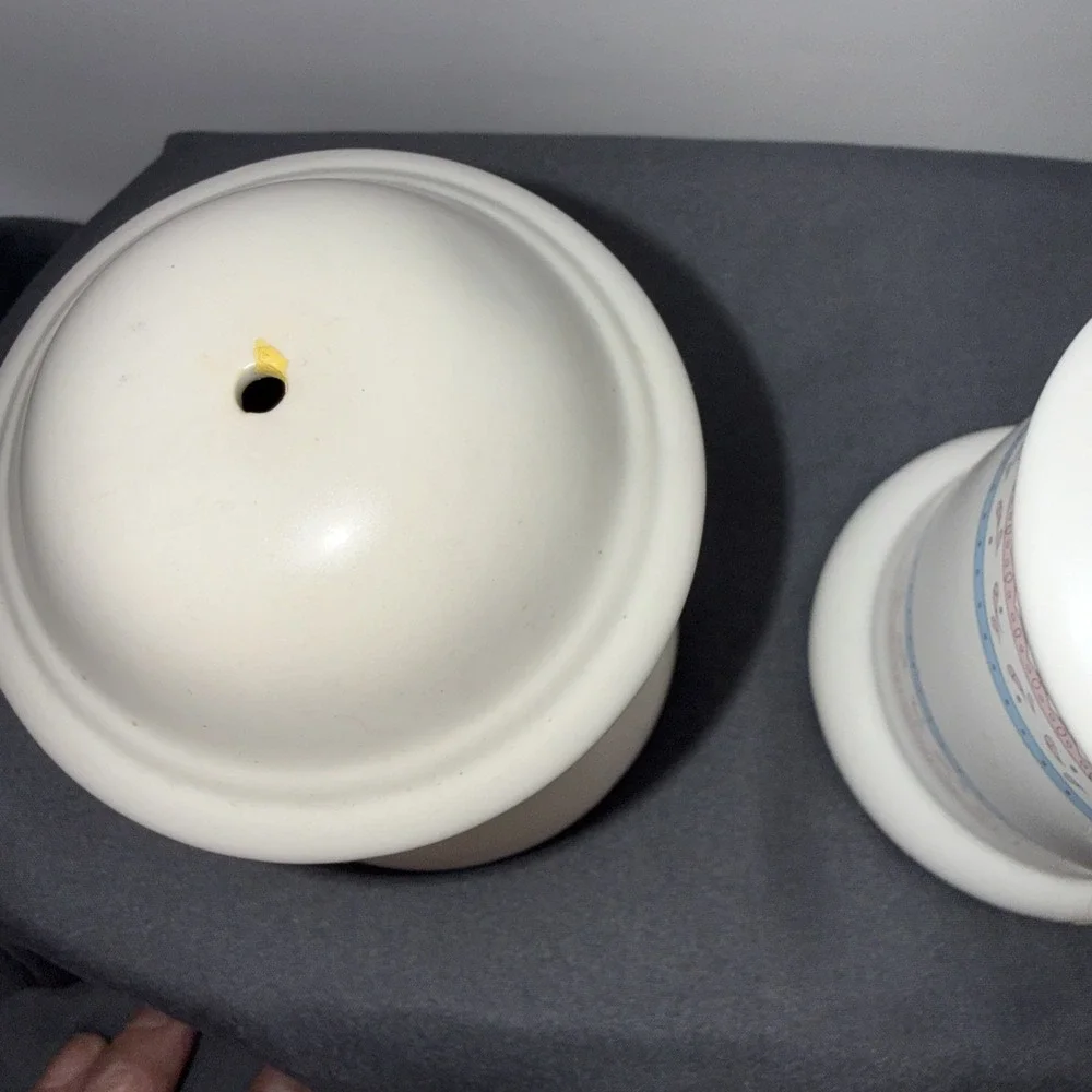 Vintage House of Lloyd 1989 Salt & Pepper Shakers Taiwan Pink Blue Country Set